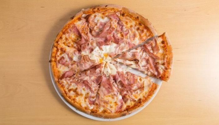 Receita de Pizza Carbonara Prática