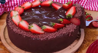 Receita de Torta de Chocolate com Morango