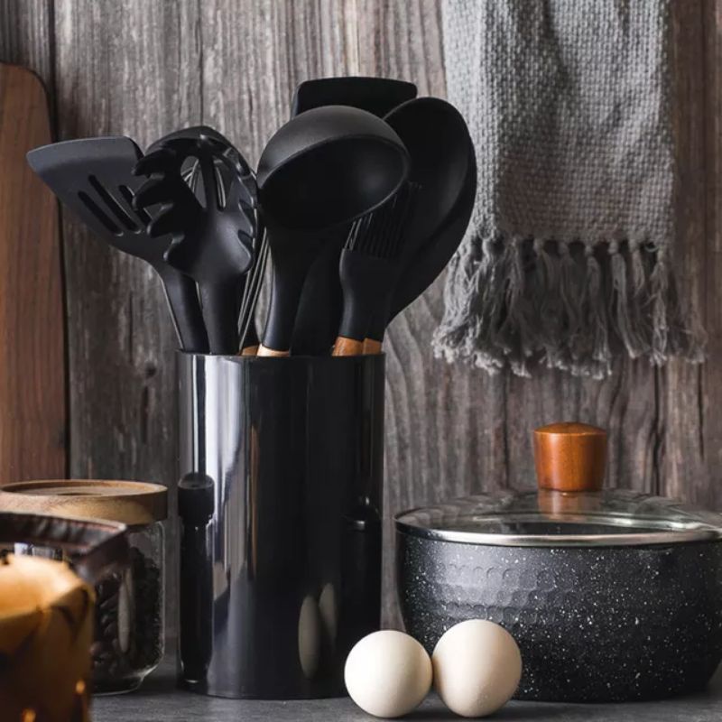 Eleve sua experiência culinária com o Jogo de Cozinha Silicone Deluxe de 12 Peças - A combinação perfeita de qualidade, praticidade e estilo! Peça o seu JÁ!!!
